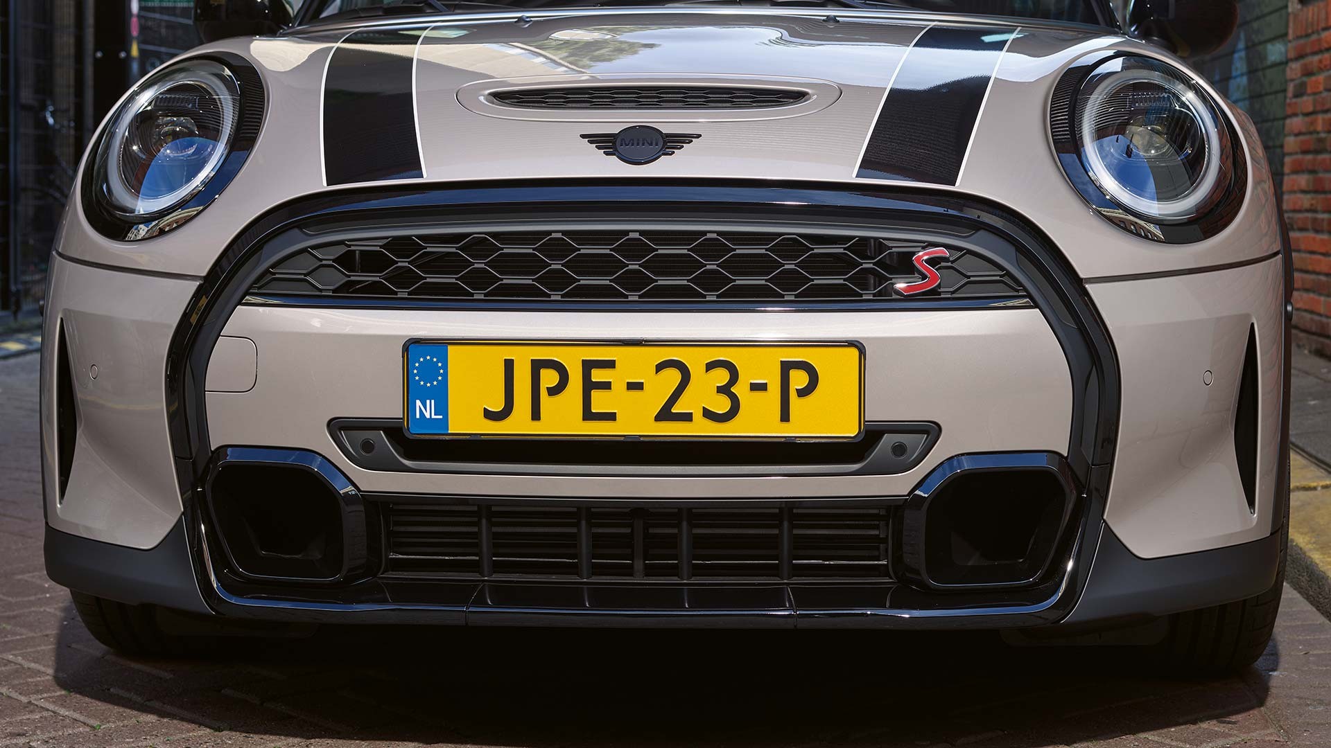 MINI 3-door Hatch – grey and black – bumper and grille MINI 3-door Hatch – grey and black – bumper and grille